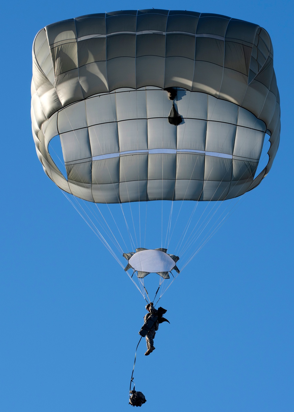 4/25 paratroopers conduct airborne training at JBER