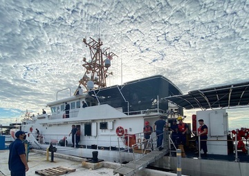 Coast Guard transfers 4 suspected smugglers, $1.4 million in seized cocaine to federal agents in San Juan, Puerto Rico