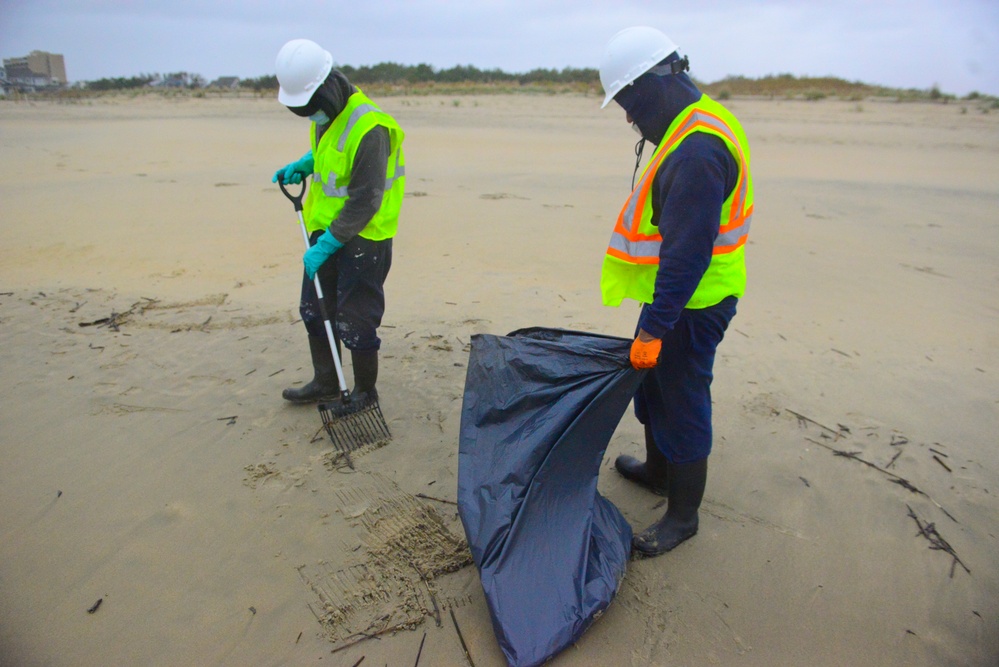 Contractors from Broadkill 2020 response identify oil debris for removal