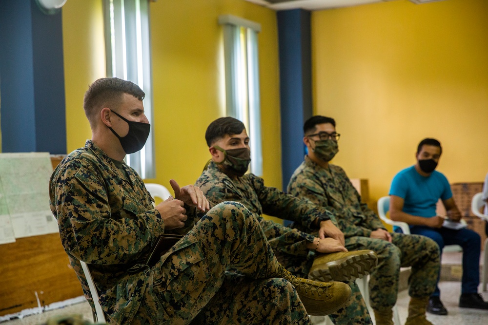 Task force US Marines, Soldiers exchange knowledge with Honduran military