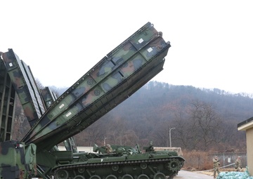 DAGGER BRIGADE SOLDIERS TRAIN WITH BRIDGING EQUIPMENT