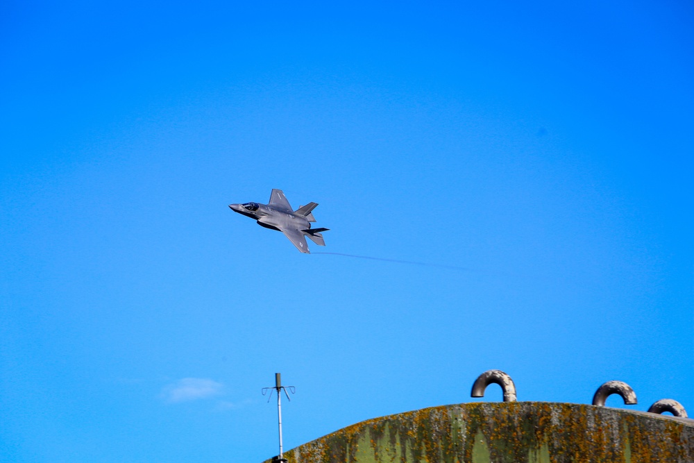 VMFA-211 Flies the Barn