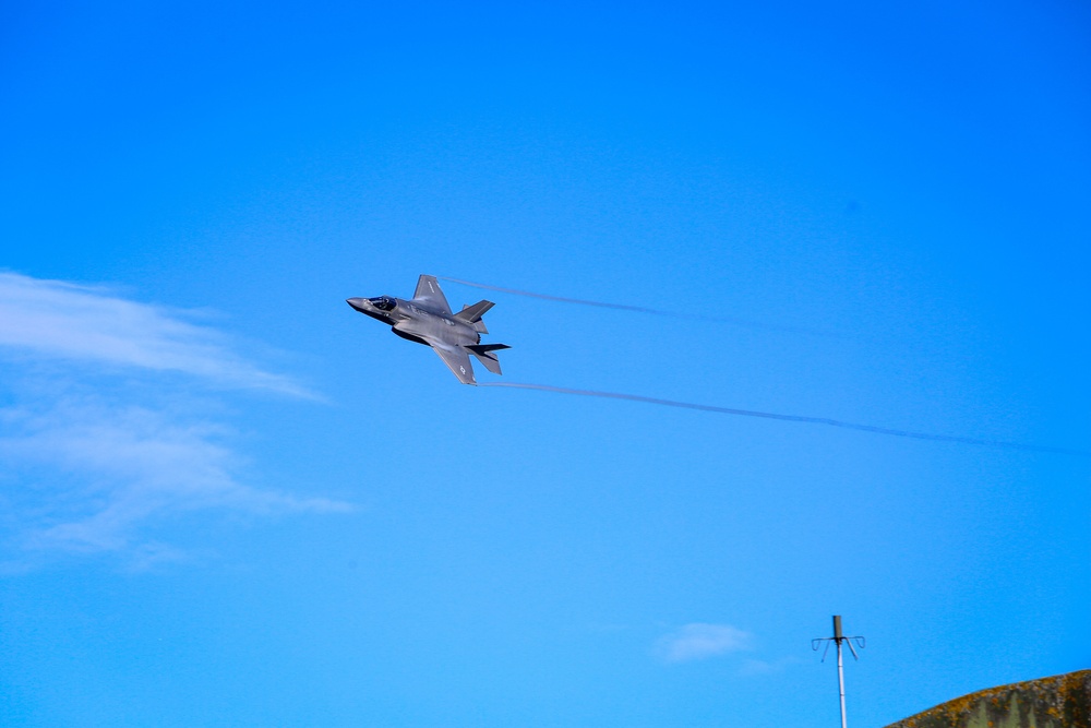 VMFA-211 Flies the Barn