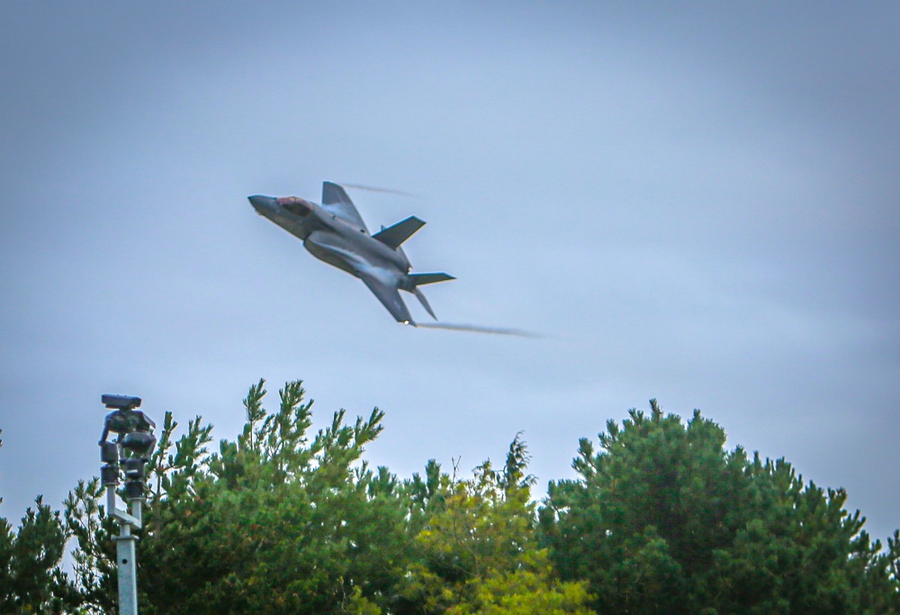 VMFA-211 Flies the Barn