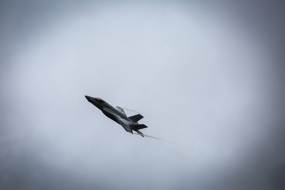 VMFA-211 Flies the Barn