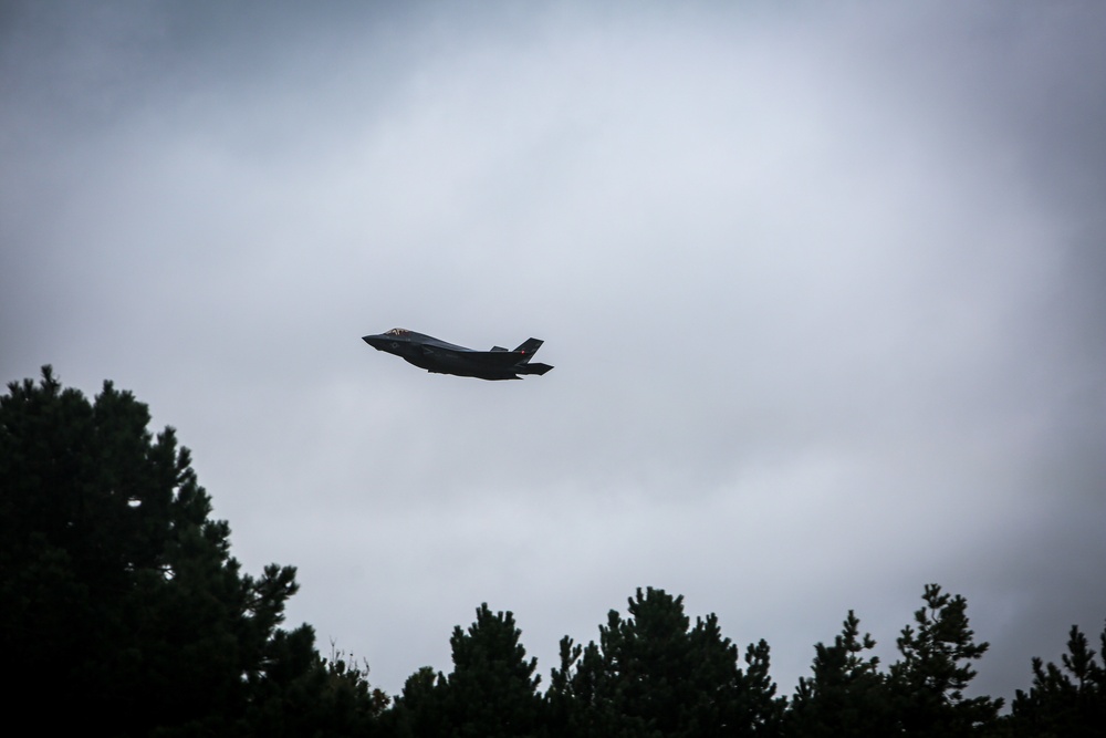 VMFA-211 Flies the Barn