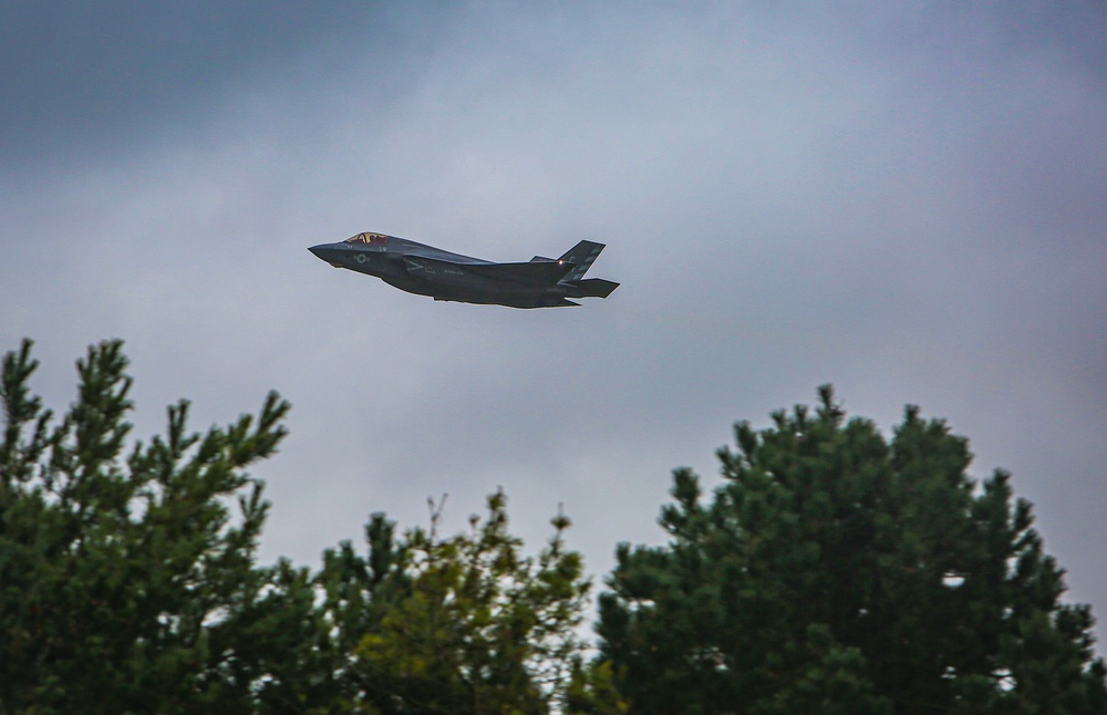 VMFA-211 Flies the Barn