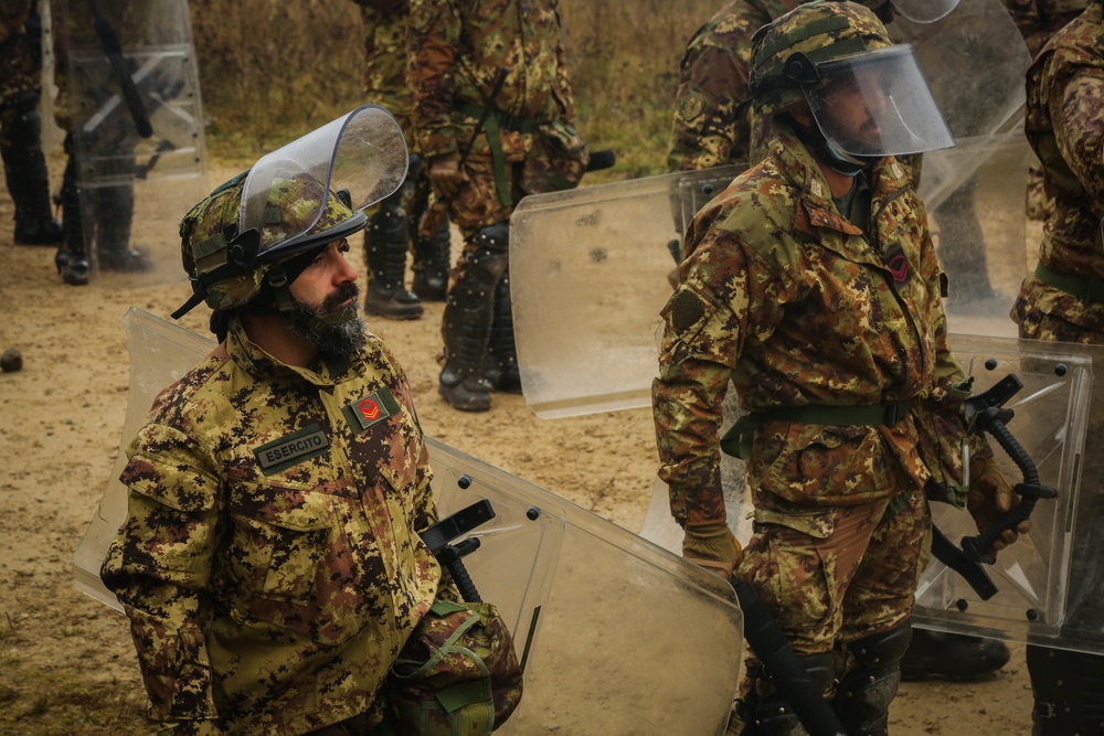 Italian soldiers conduct crowd control training during KFOR 28