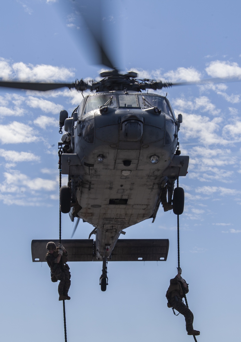 15th MEU Marines fast-rope aboard USS Makin Island