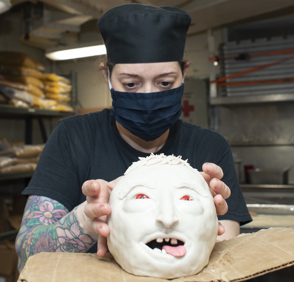 Sailor Sculpts Halloween Cake