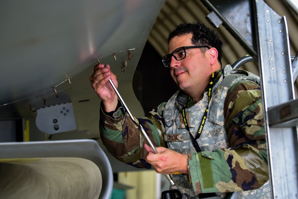 80th AMU inspect and refuel during routine training