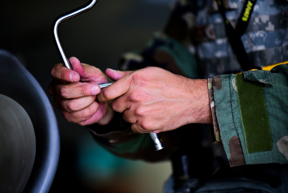 80th AMU inspect and refuel during routine training