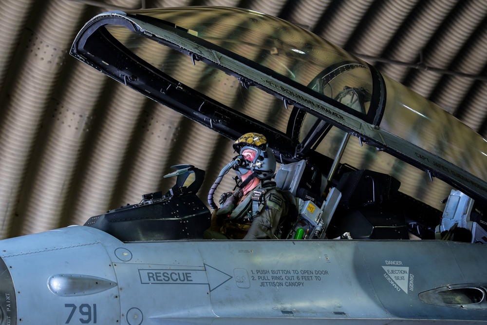 80th AMU inspect and refuel during routine training