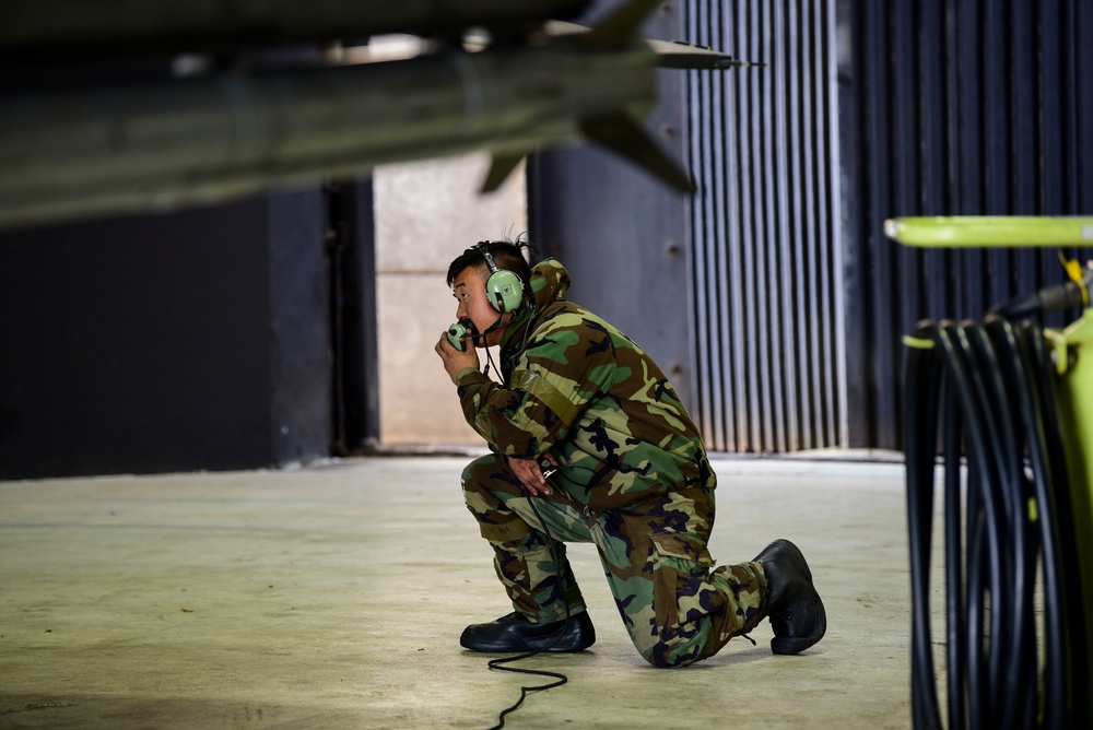 80th AMU inspect and refuel during routine training