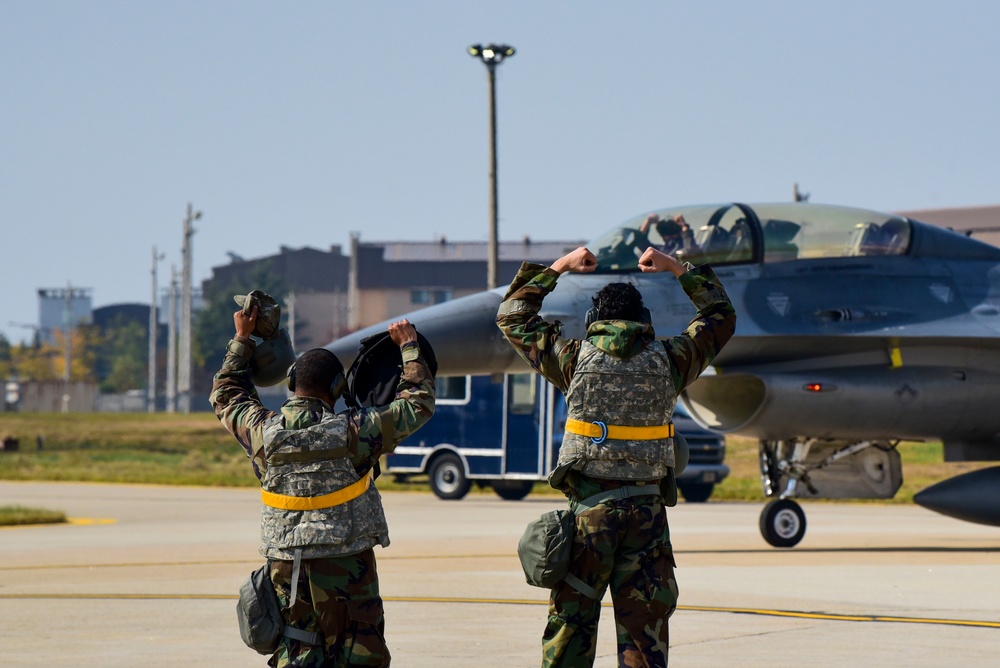 80th AMU inspect and refuel during routine training