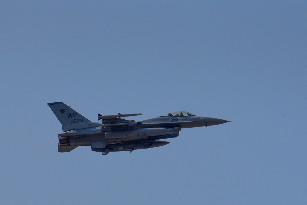 80th AMU inspect and refuel during routine training