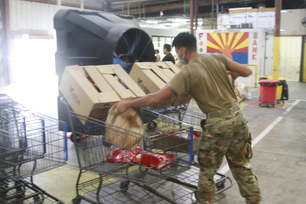 Ariziona National Guard Members Help at Food Bank in Yuma Ariz.