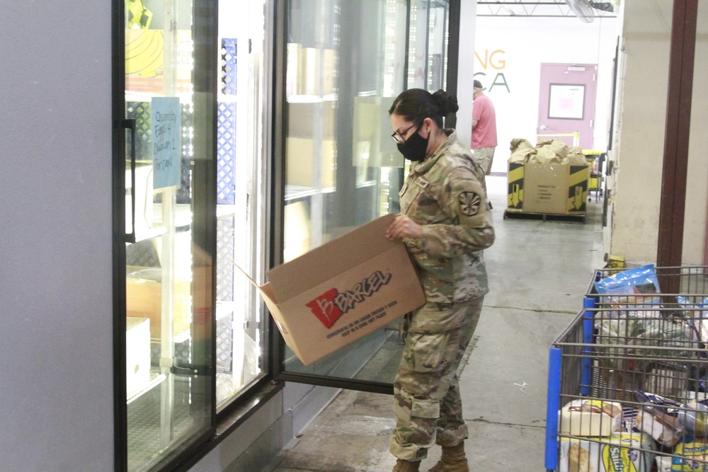 Ariziona National Guard Members Help at Food Bank in Yuma Ariz.