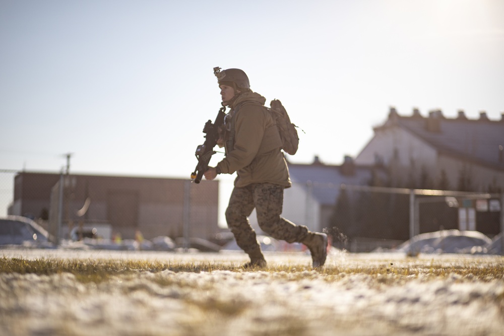 1st ANGLICO, 3rd Special Forces Group (Airborne) train to raid a simulated target