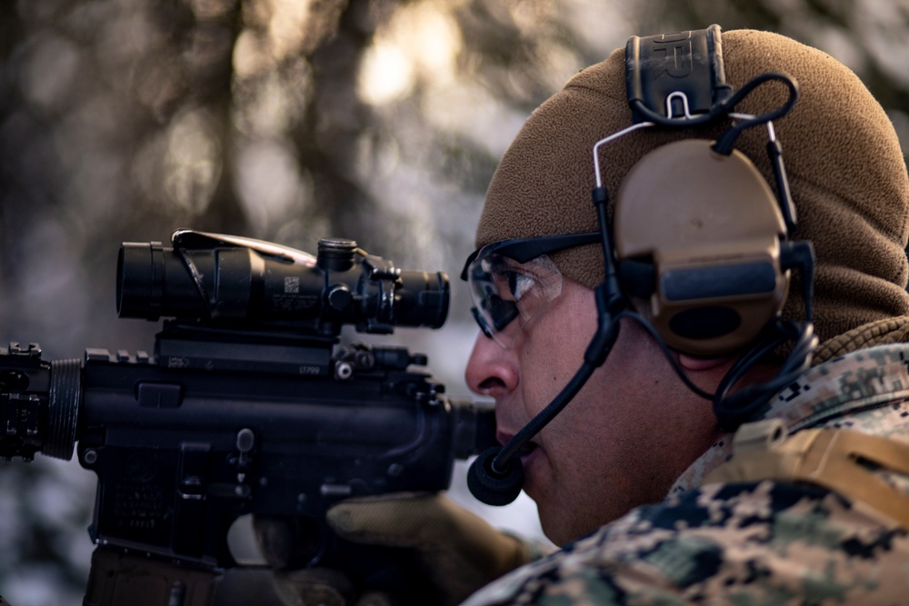 1st ANGLICO, 3rd Special Forces Group (Airborne) train to raid a simulated target