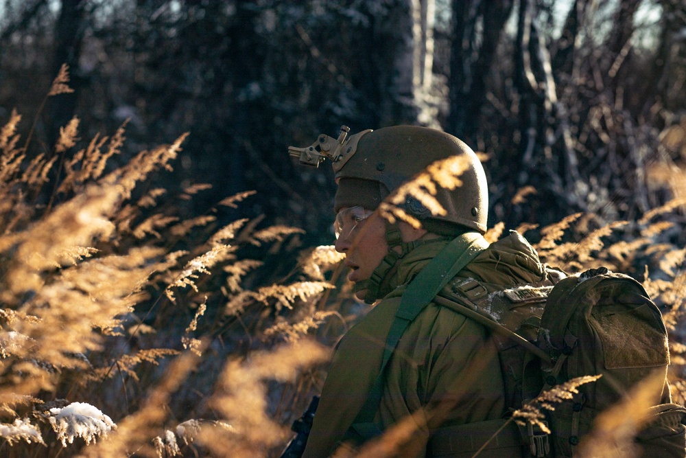 1st ANGLICO, 3rd Special Forces Group (Airborne) train to raid a simulated target