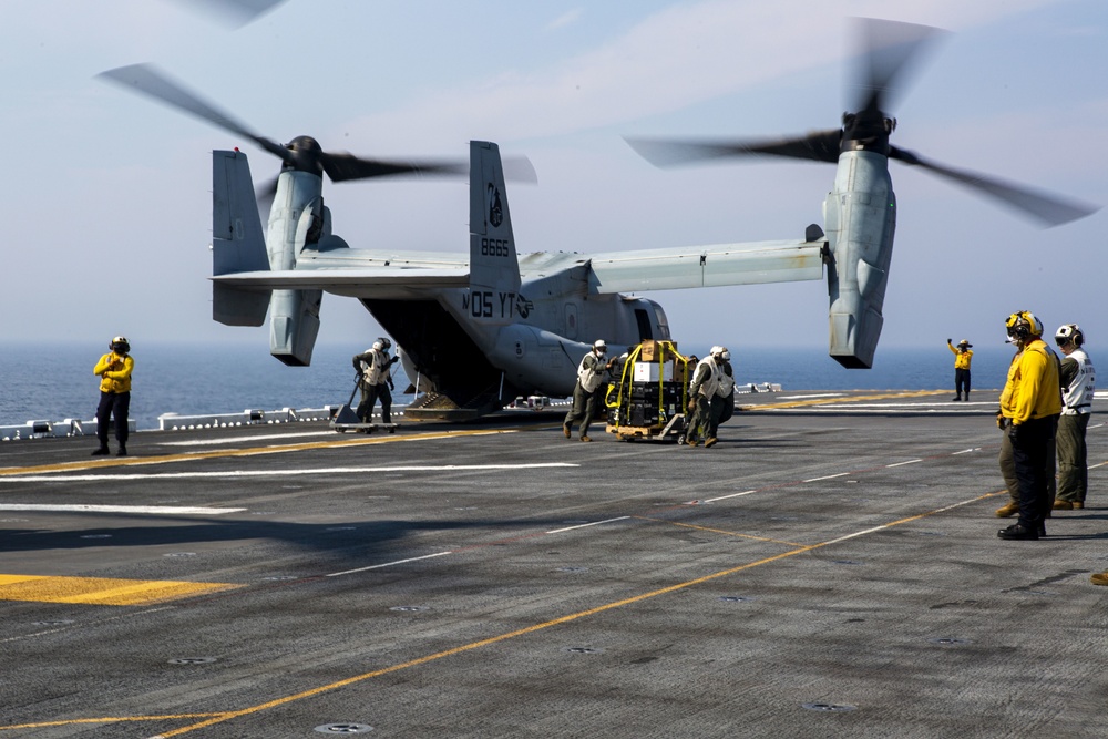 DVIDS - Images - 15th MEU Marines, USS Makin Island Sailors unload gear ...