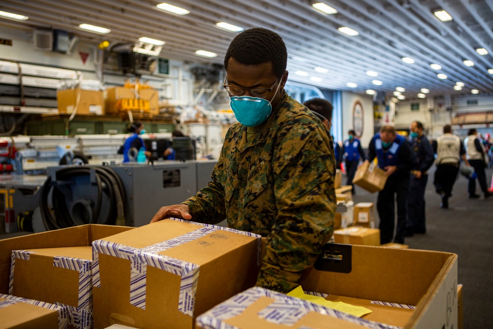 15th MEU DLC receives packages aboard USS Makin Island