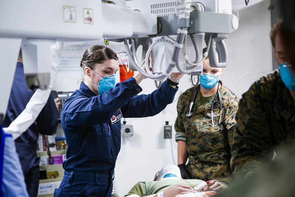 Makin Island ARG, 15th MEU Sailors participate in mass casualty drill Makin Island ARG, 15th MEU Sailors participate in mass casualty drill