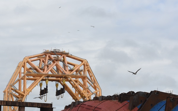VB10,000 arrives at the Golden Ray Wreck Site