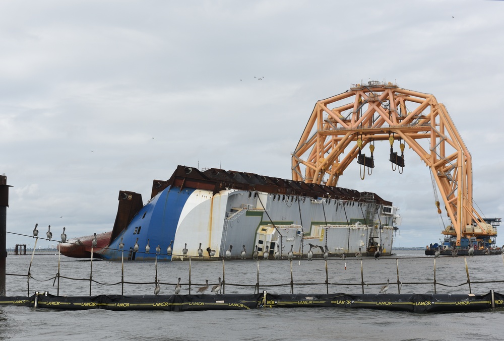 VB10,000 arrives at the Golden Ray Wreck Site
