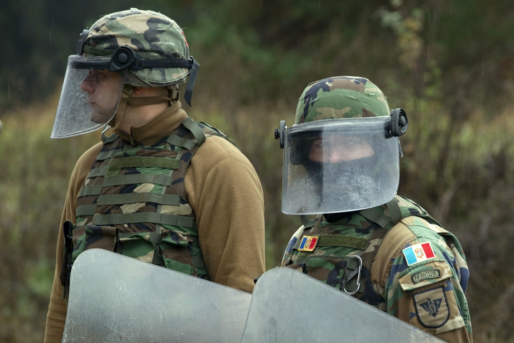 Moldovan Soldiers participate in KFOR