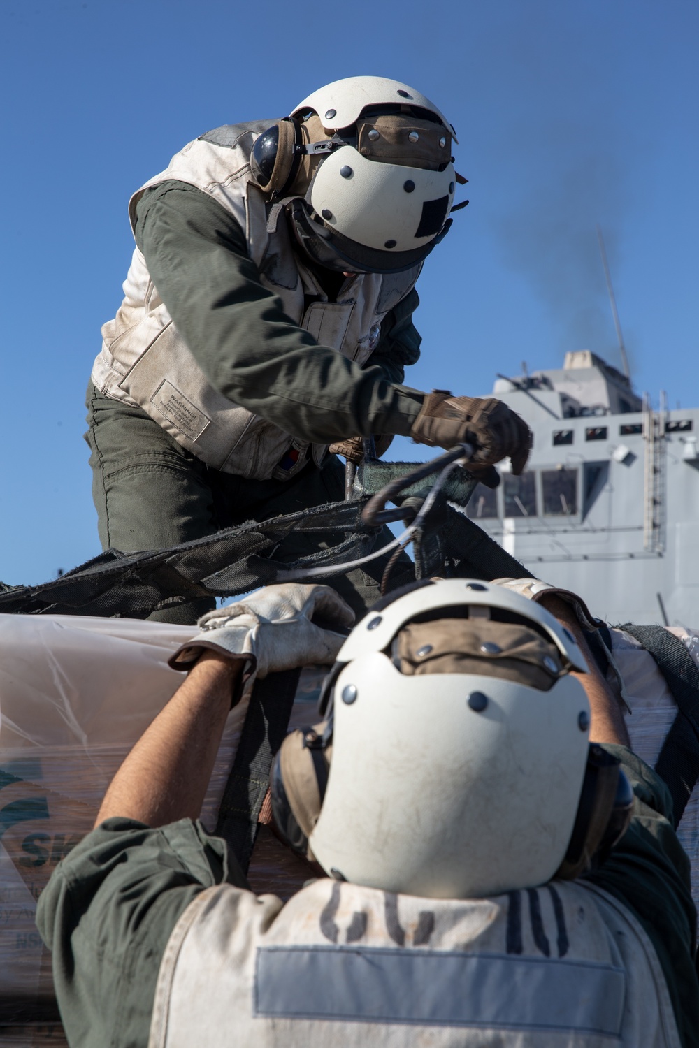 USNS Guadalupe replenishes USS Somerset while underway