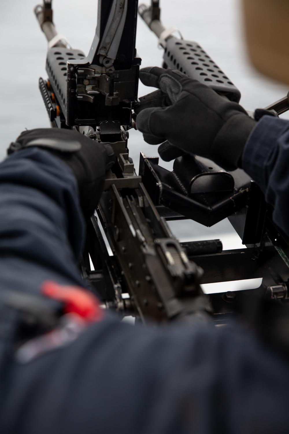 USS Somerset Sailors maintain M240B machine gun proficiency