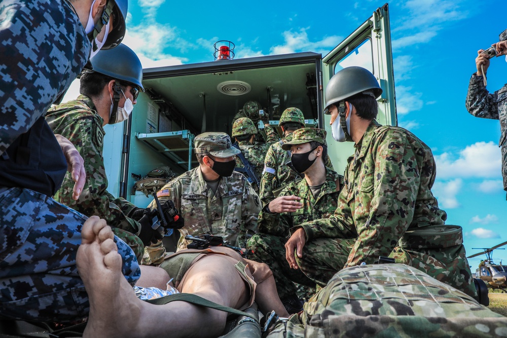 Air Defense Soldiers conduct bilateral MEDEVAC training during Keen Sword 21