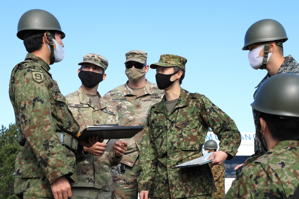 Air Defense Soldiers conduct bilateral MEDEVAC training during Keen Sword 21