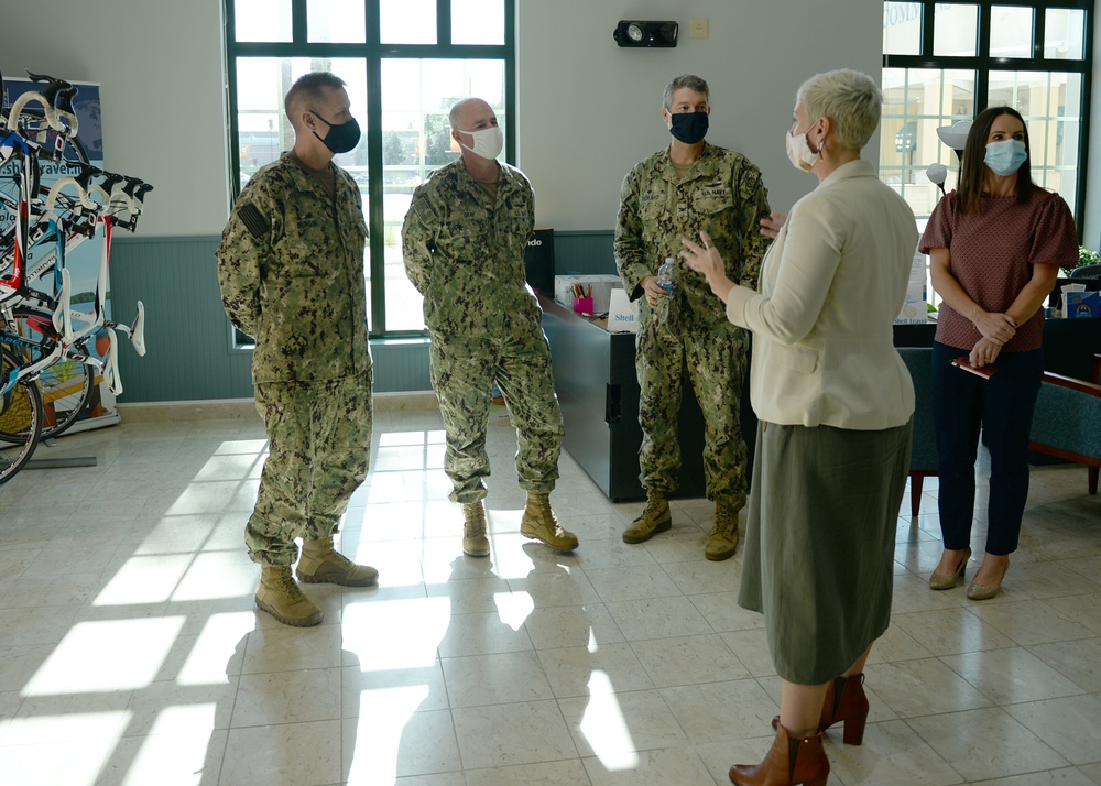 Commander, Navy Region EURAFCENT visits NAS Sigonella