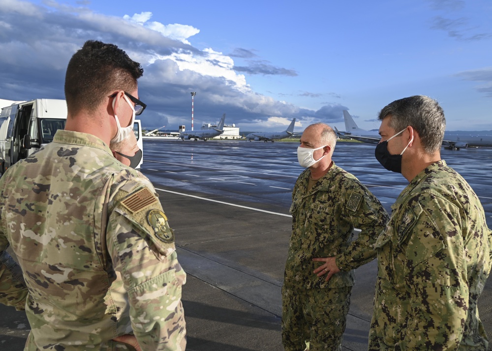 Commander, Navy Region EURAFCENT visits NAS Sigonella