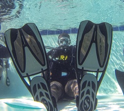 SRU Soldiers discover the benefits of scuba [Image 3 of 3]