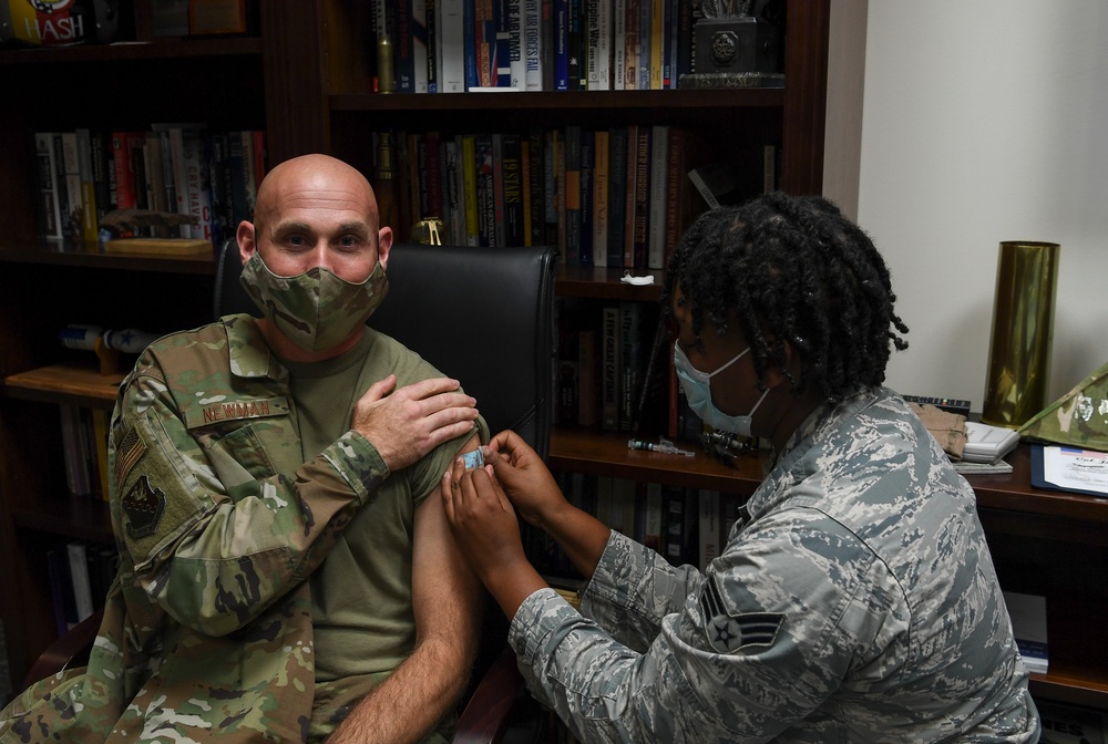 31st FW CC/CCC receive flu shots