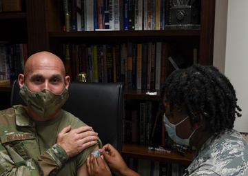 31st FW CC/CCC receive flu shots