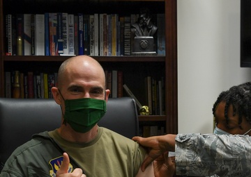 31st FW CC/CCC receive flu shots