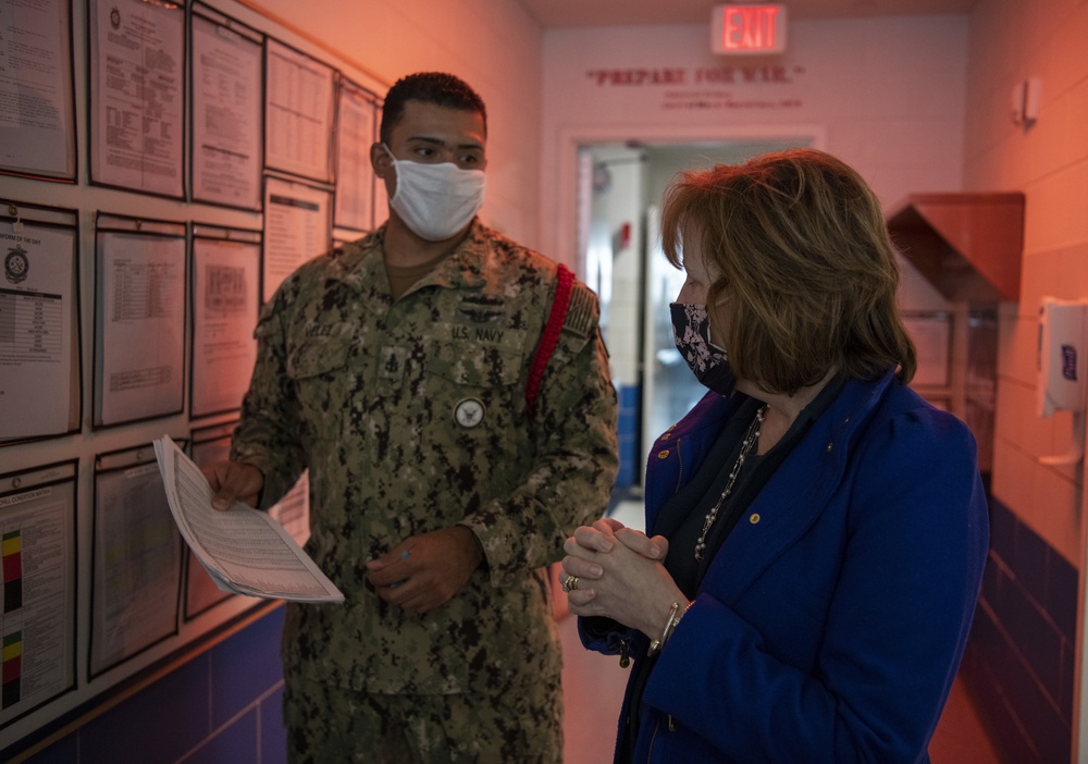 Assistant SECNAV Visits Sailors at RTC