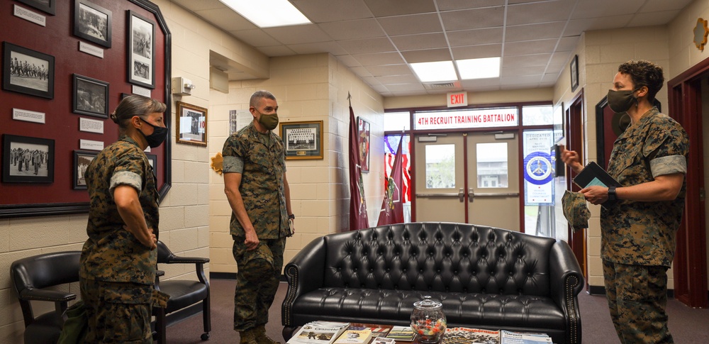 MCRC CG Visits Parris Island