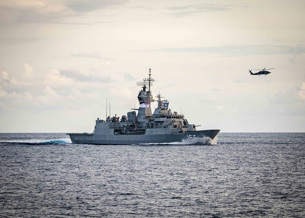 McCain conducts DIVTACS with HMAS Ballarat