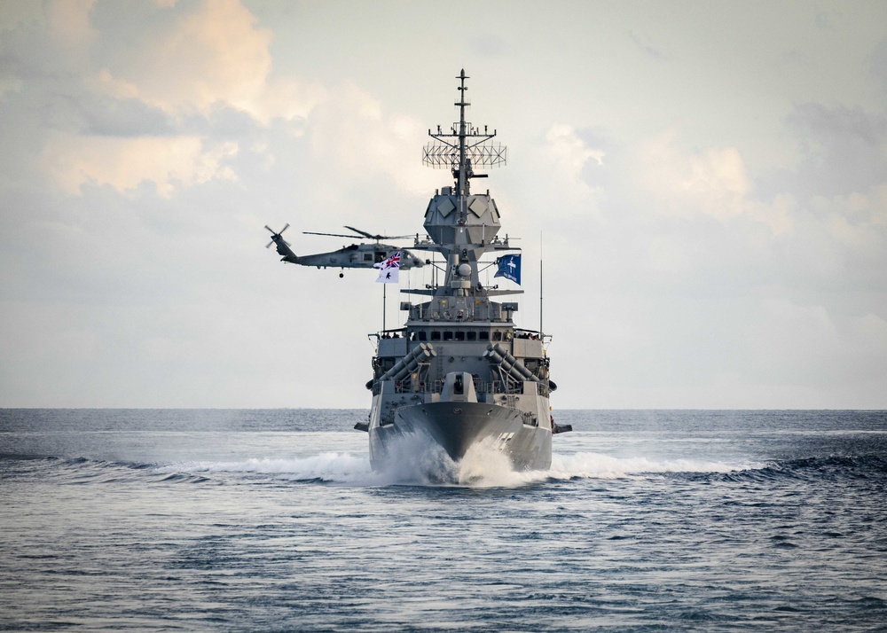 McCain conducts DIVTACS with HMAS Ballarat
