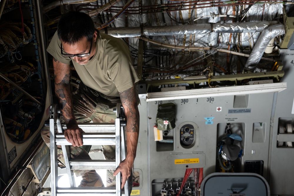 Total Force maintainers enable C-17 airlift at JBPH-H