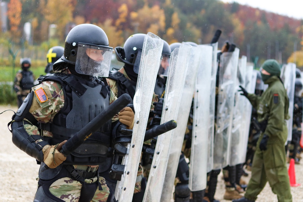 Iowa cavalry Soldiers conduct riot training