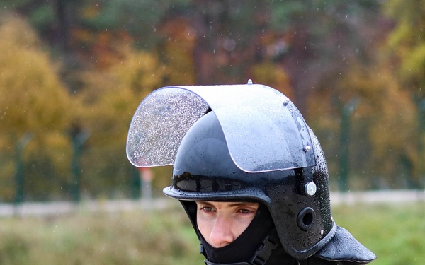 Iowa cavalry Soldier conducts riot training