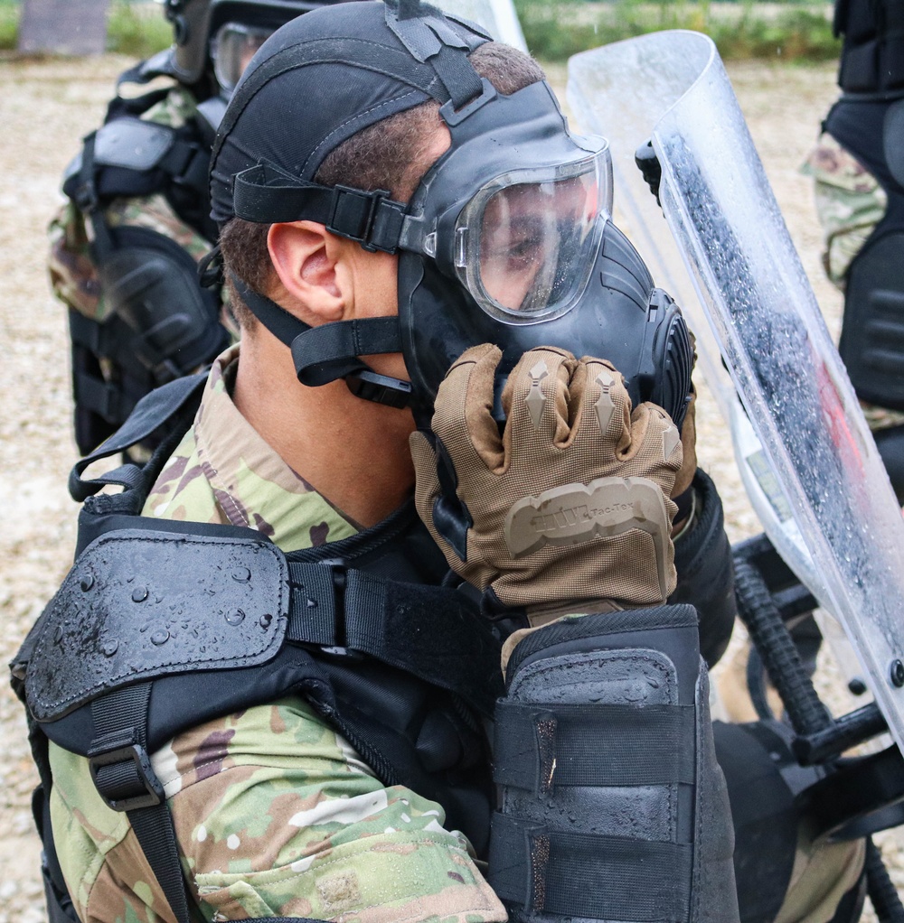 Iowa cavalry Soldier conducts riot training