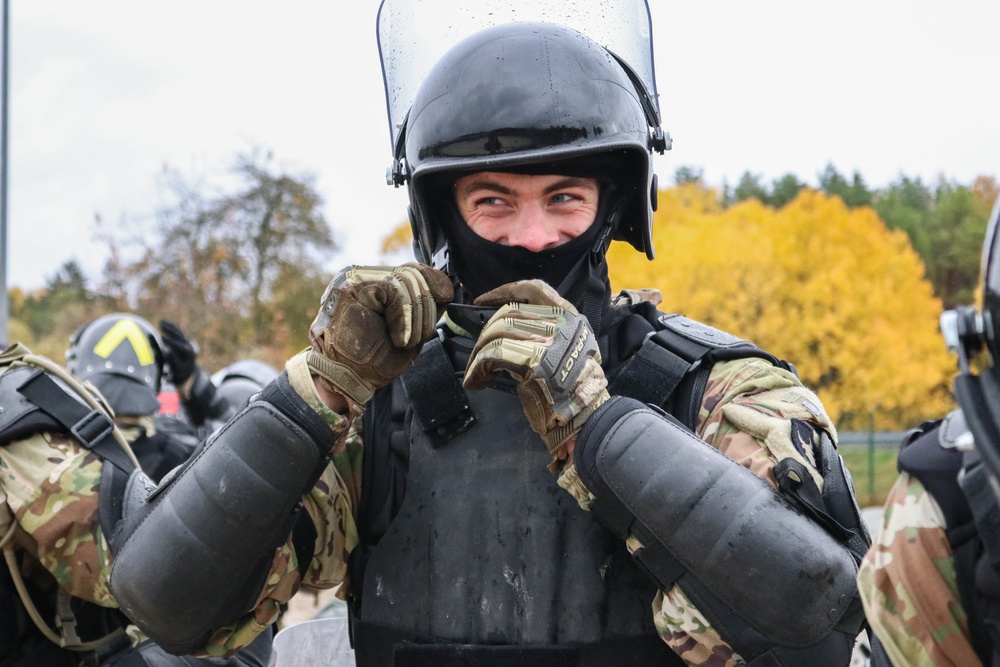 Iowa cavalry Soldier conducts riot training